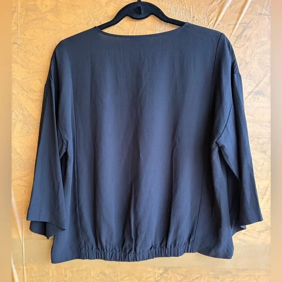 NWOT Eileen Fisher Silk Georgette Crepe V-Neck Top
Size XS - Picture 10 of 12
